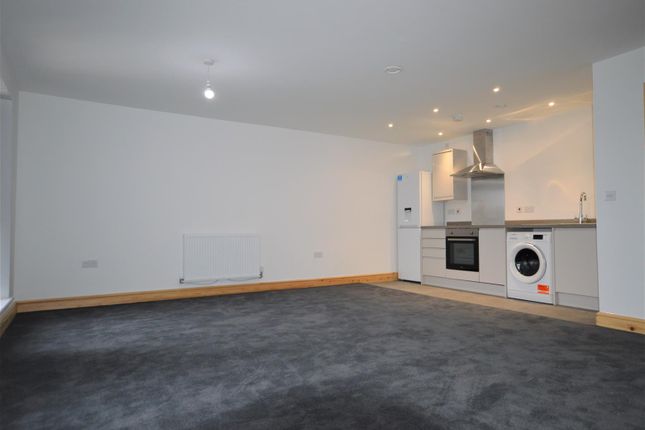 Flat  2, 194, Kingsthorpe Grove, Northampton photo 2