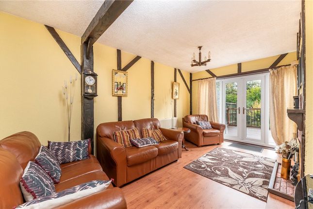 20, Hazel Crescent, West Yorkshire photo 4