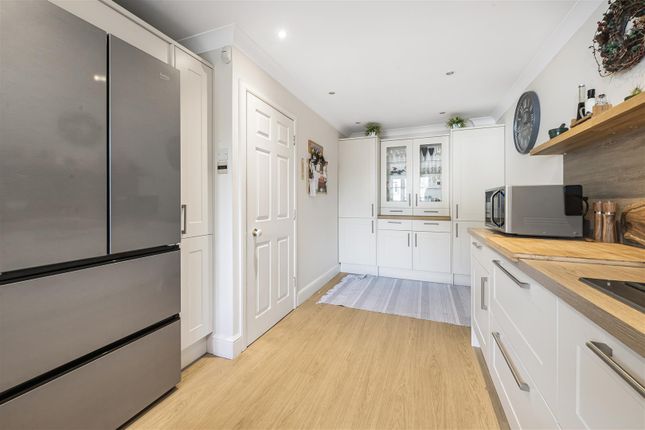 27, Courtenay Avenue, Sutton photo 4