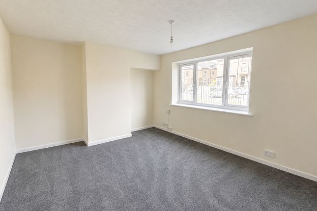 128, Regency Court, Bradford photo 3