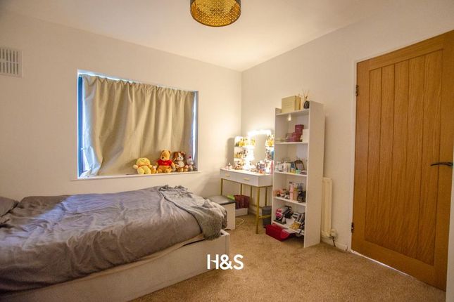 85 Scott Road - Bedroom 2.Jpg