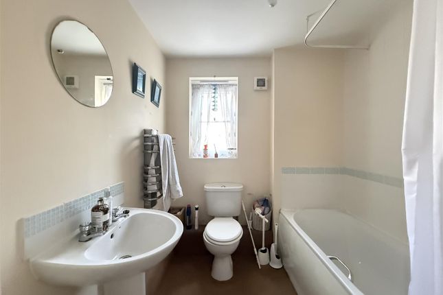 25, Cravenwood, Ashton-Under-Lyne photo 4