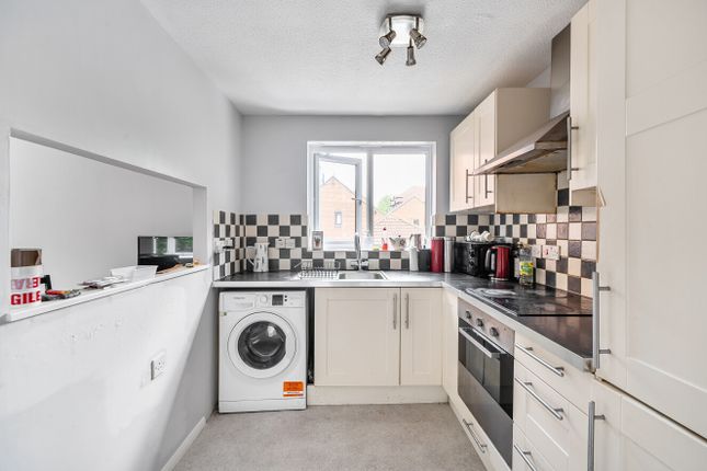 38, Turnpike Lane, Sutton photo 2