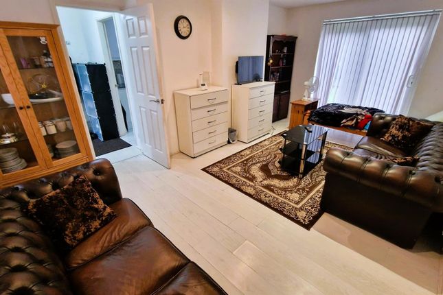 11, Calbourne Crescent, Manchester photo 3