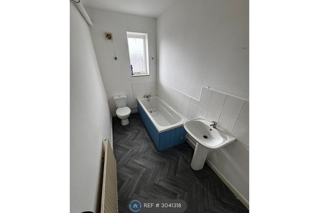 B Victoria Square, Worksop photo 5