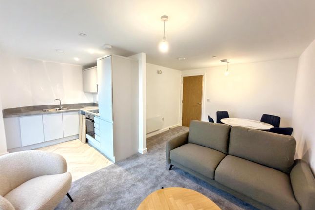 4 Ford Lane, Salford photo 3