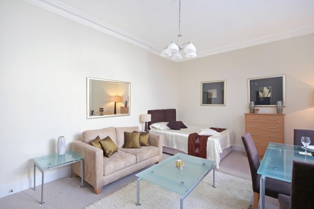 Flat 4, London photo 5