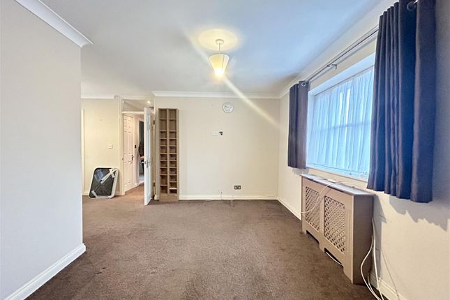 106, Aynsley Gardens, Harlow photo 3