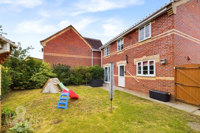Detached house to rent in Newcastle Close, Dussindale, Norwich
