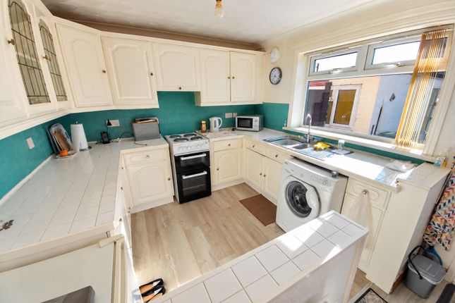8, Farndale Square, Bishop Auckland photo 3