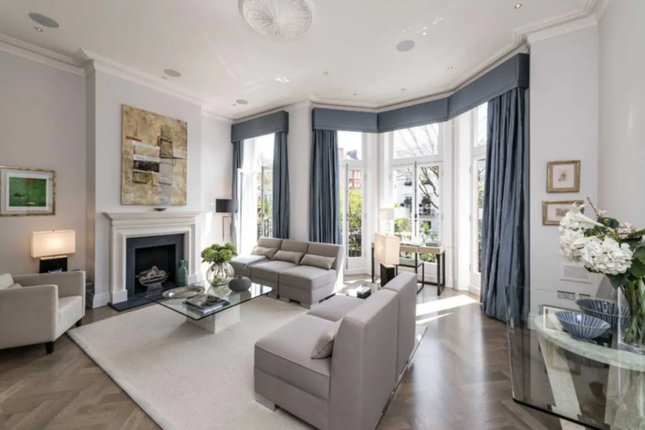 Duplex for sale in Egerton Gardens, London