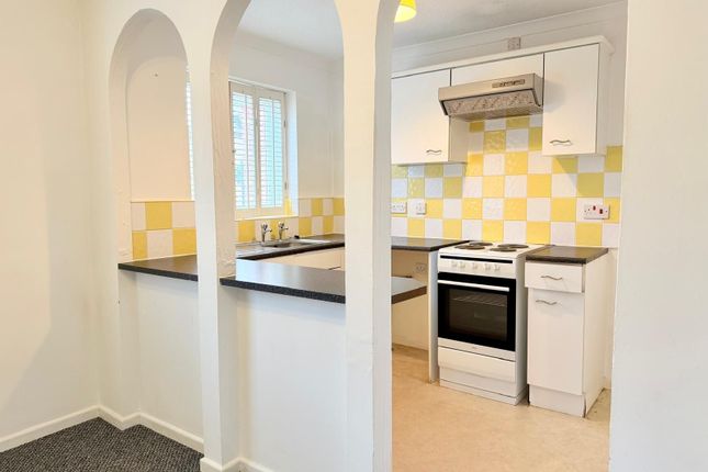 1 Witham Close, Taunton photo 4