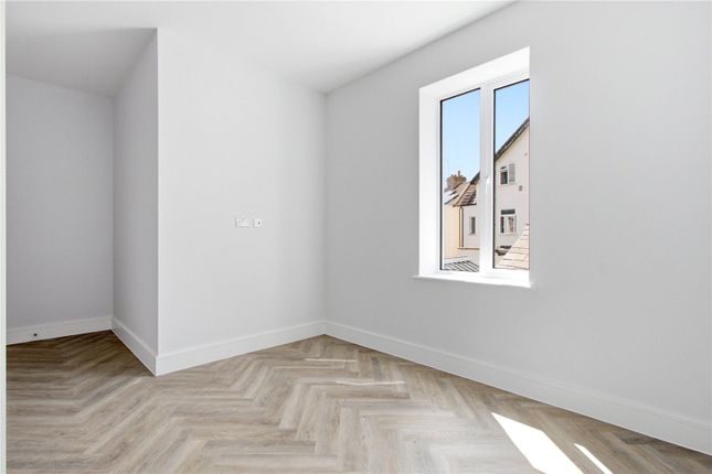 Flat 8, 115a, Brunswick Park Road, London photo 3