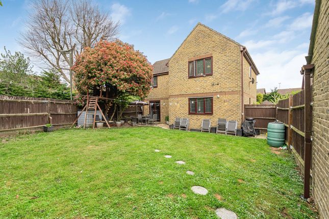 6, Fairacres, Tadworth photo 4