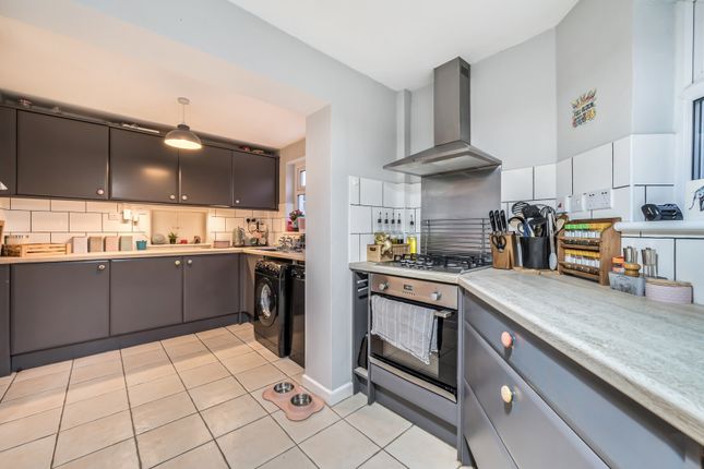 25, Marling Crescent, Gloucestershire photo 4