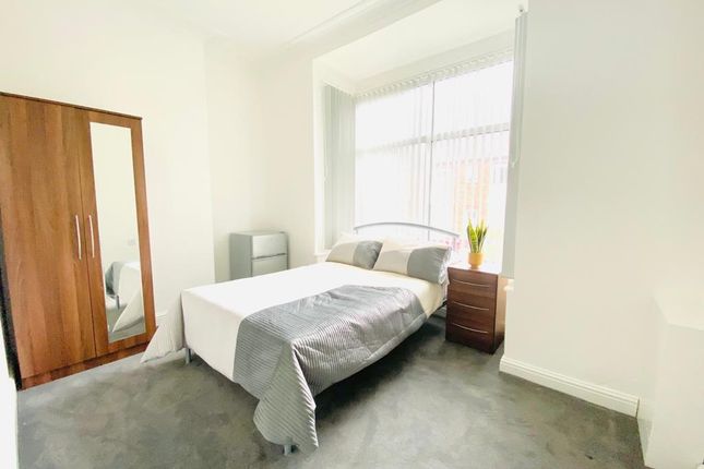Room to rent in Wood End Lane, Erdington, Birmingham