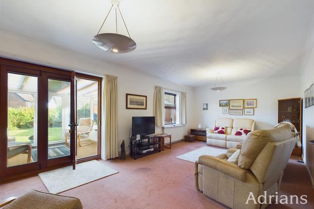 39, Roxwell Avenue, Chelmsford photo 2