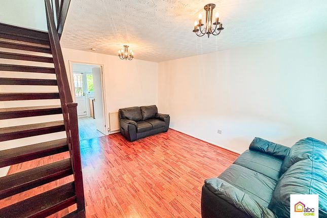 47 Blossom Close, Dagenham photo 3
