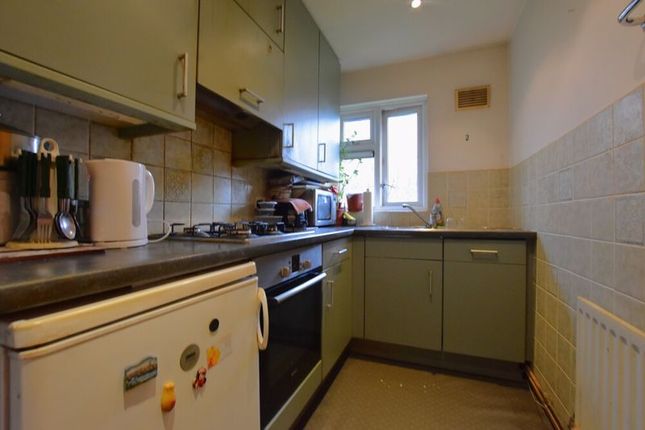 19, Bladon Gardens, Harrow photo 3