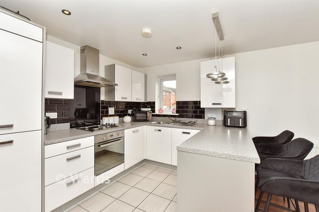 36, Easton Drive, Sittingbourne photo 2