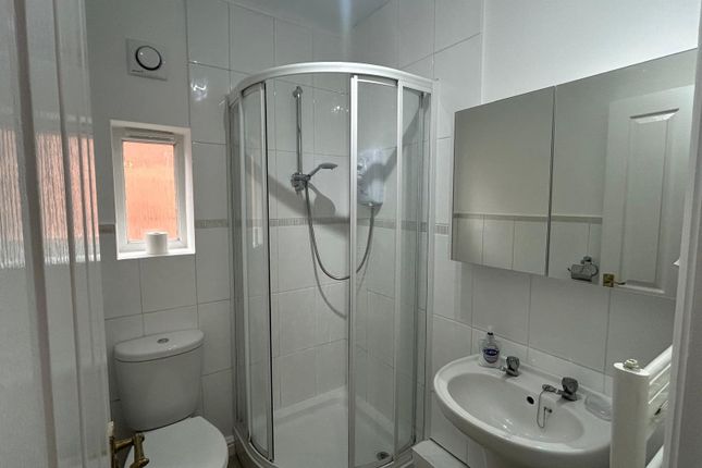 Junction Road, Andover Hampshire photo 3