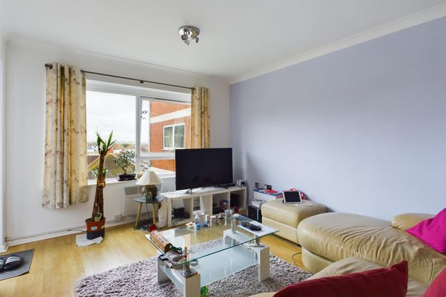 Thumbnail Flat for sale in Highlands Road, Portslade, Brighton