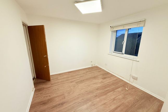Thackeray Avenue, Tilbury photo 5
