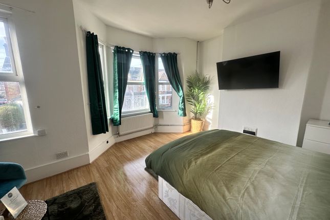 Flat to rent in Blagdon Road, London