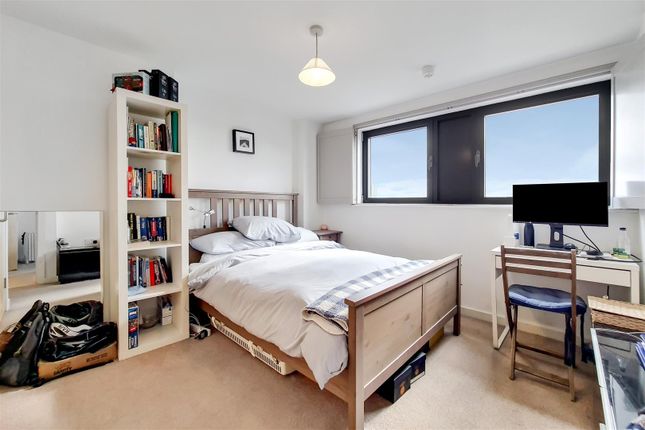 Flat for sale in Forest Lane, London