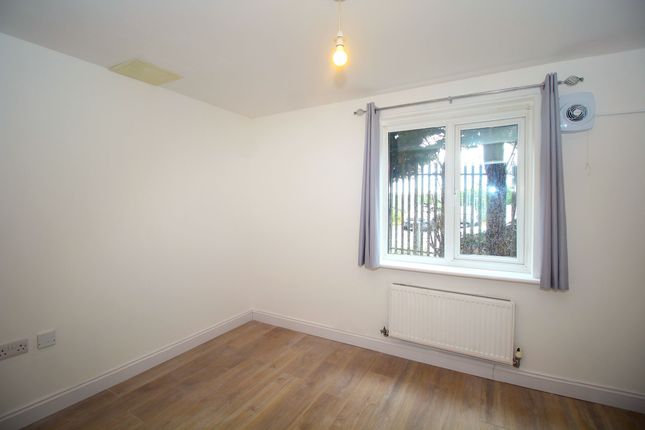 Flat 1, Plover House, Rainham photo 5