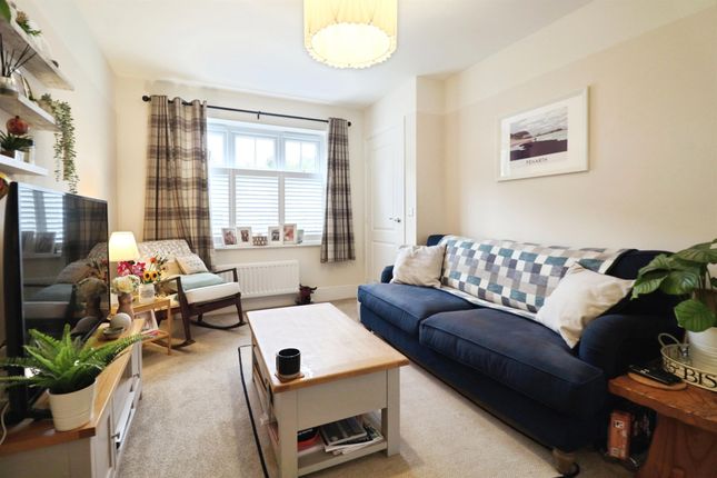 44, Clos Coed Bychan, CARDIFF photo 3