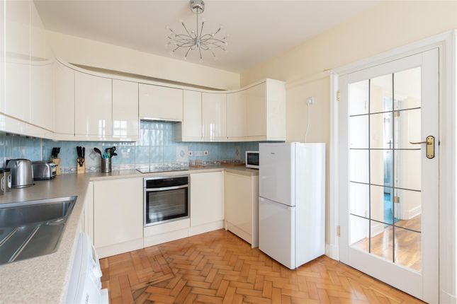 Flat to rent in Chiltern Court, Baker Street, London