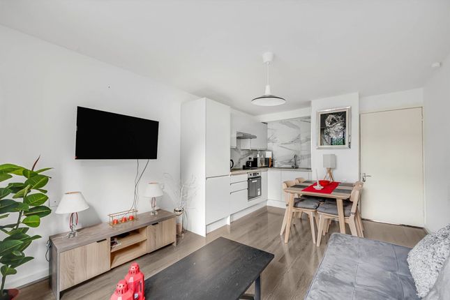 Flat 2, Drakeland House, 46, Fernhead Road, Maida Vale photo 4
