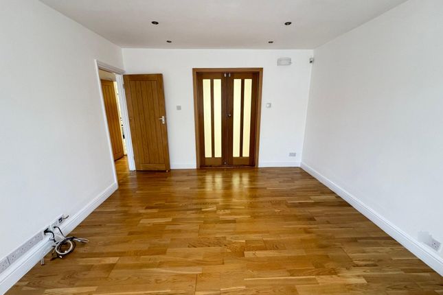 13, Brentmead Gardens, London photo 4