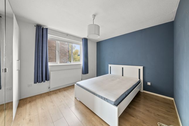 42 Azalea Court, Azalea Close, London photo 3