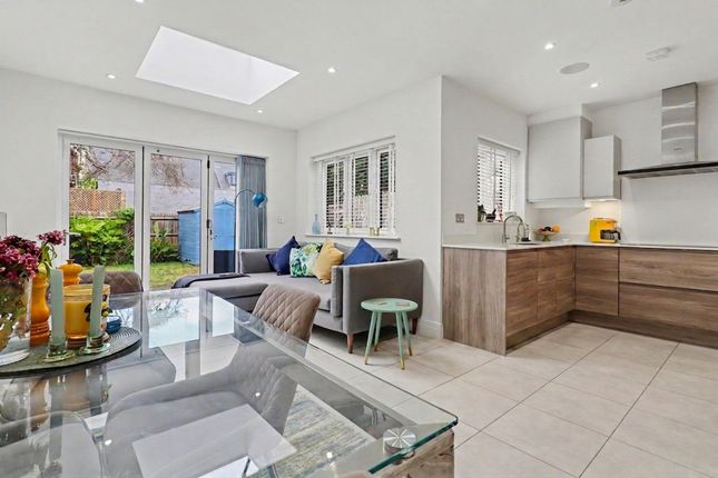 14 Carleton Avenue, East Molesey photo 2