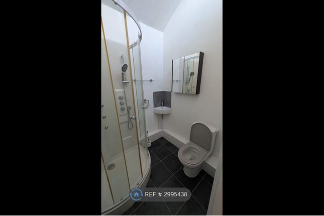 Flat, Pondfield House Elder Road, London photo 4