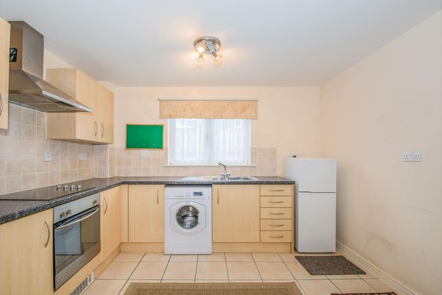 Flat to rent in Clifton House, Broadway, Roath