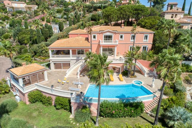 Villa for sale in Les Issambres, Var, Provence-Alpes-Côte d`Azur, France