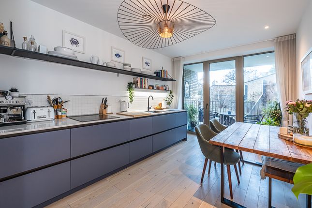 10 Tramyard Apartments, 266, Balham High Road, London photo 4