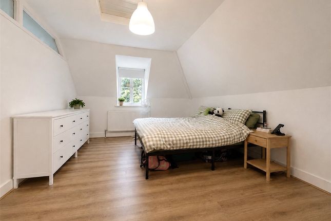 The Flat, St Lawrence House, 2, Barnes Close, Winchester photo 5