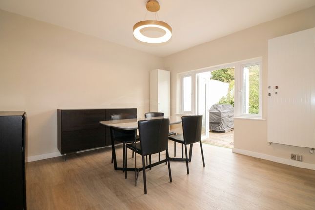 Grand Avenue, Surbiton photo 4