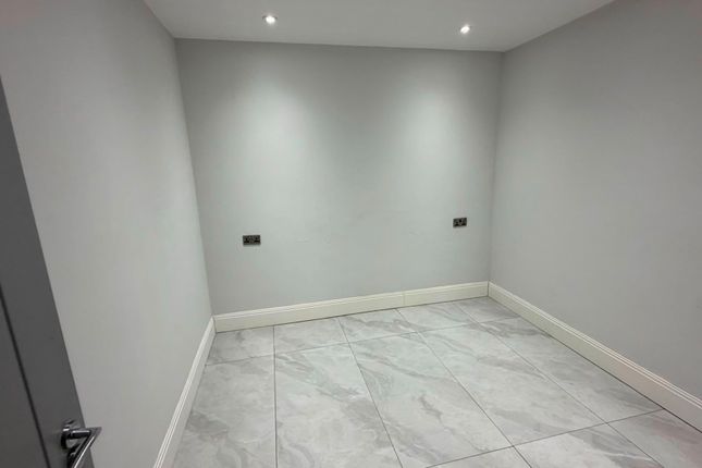 61 Dickinson Avenue, Wolverhampton photo 5