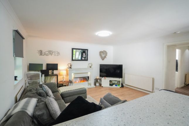9C, Holytown Road, Bellshill photo 2