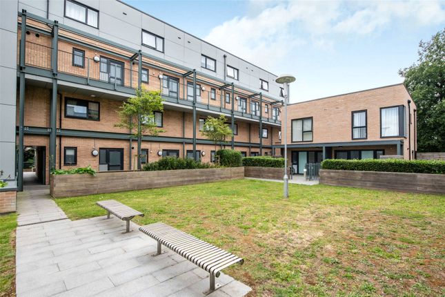 Thumbnail Flat to rent in Flamsteed Close, Cambridge