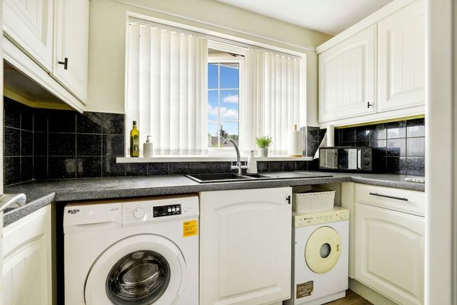 2 Larkspur Avenue, Nottingham photo 2
