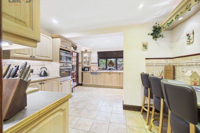 12 Limburg Road, Canvey Island, Essex photo 4