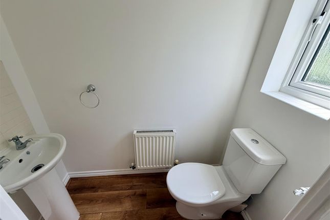 11, Wisteria Way, Nuneaton photo 3