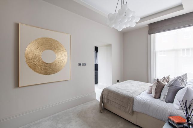 Flat for sale in Clydesdale Road, London W11.