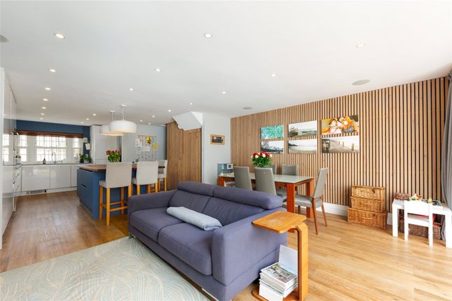9, Seaton Close, London photo 3